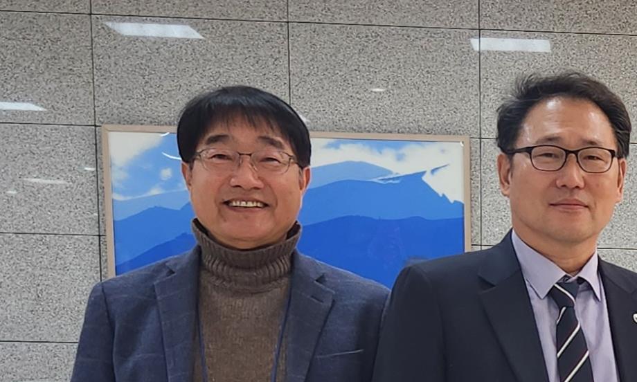 2023년 추계 한국통계학회 성신여대에서 지도교수님과 함께
